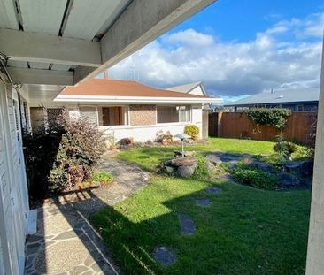 Warm Family Home with Stunning Views - Maungatapu - Photo 3