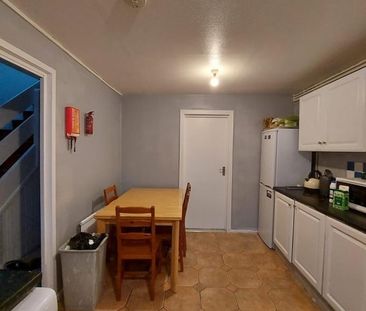 Room in a Shared House, Shipman Road, E16 - Photo 1