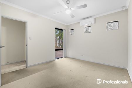 Stylish Villa Living with Large Private Courtyard! - Photo 2