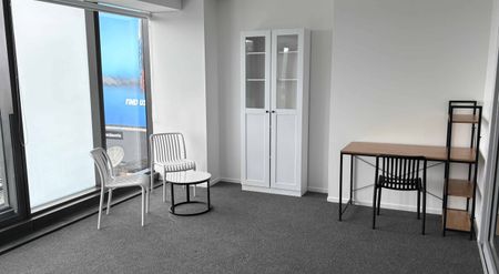 For Rent - Quality City Apartment - Photo 2