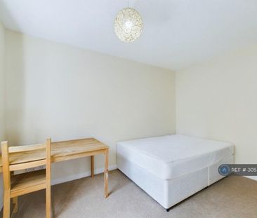 3 bedroom flat to rent - Photo 6