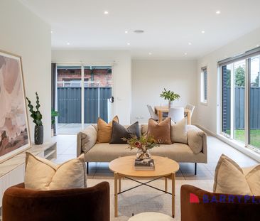 MODERN TOWNHOUSE WITH ALL THE COMFORTS - Photo 3