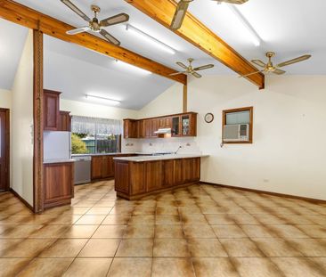 4 Bedroom 2 Bathrooms & Excellent Parking Facilities in Quiet Conve... - Photo 5