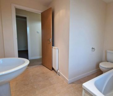 Terraced House to rent on - Photo 3