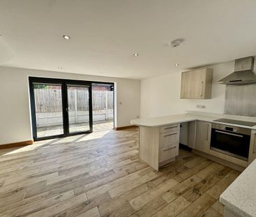 2 bedroom end of terrace house to rent - Photo 4