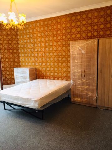 5 Bed Semi-Detached House, Berkshire Gardens, N13 - Photo 5