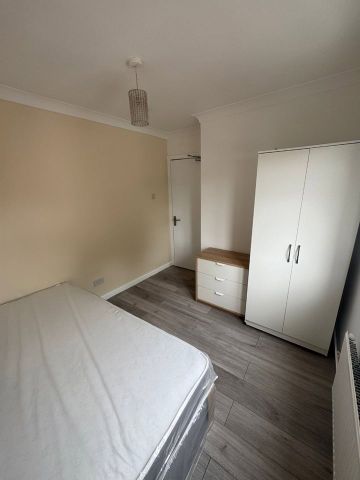 5 Bed Terraced House, Union Road, SO14 - Photo 2