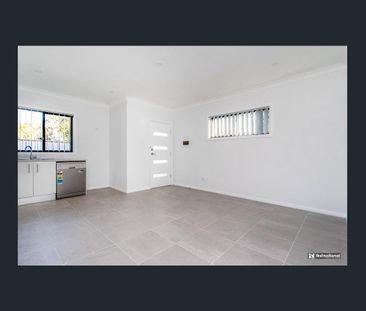 Modern Comfort in a Quiet South Penrith Setting - Photo 4