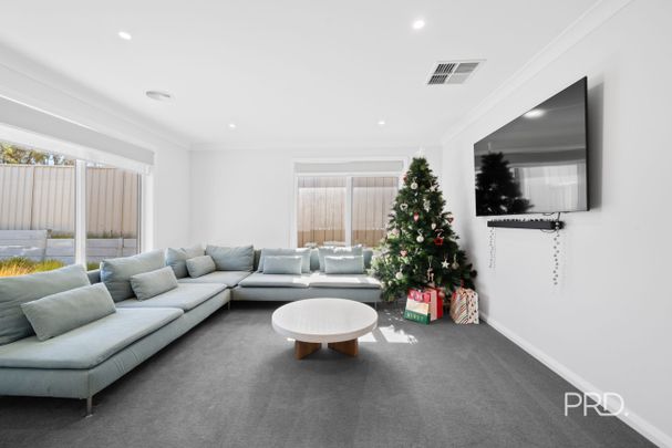 2/12 Jumbuck Dr, Gobbagombalin NSW 2650 - Photo 1