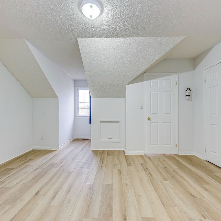 For Lease - 5260 Mcfarren Boulevard Unit# 102, Mississauga, Ontario - Photo 1