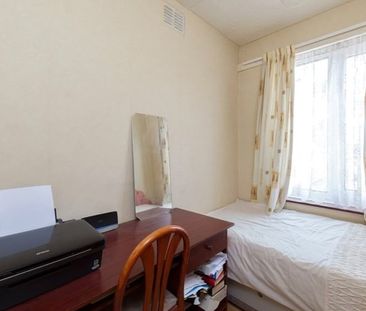 Room in a Shared House, Ilford Lane, IG1 - Photo 1