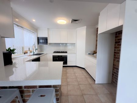 Three Bedroom Residence - Photo 3