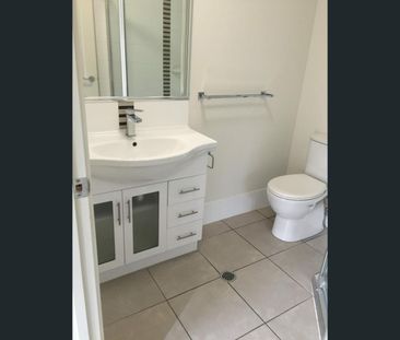 Low Maintenance Living in the Heart of Coomera - Photo 4