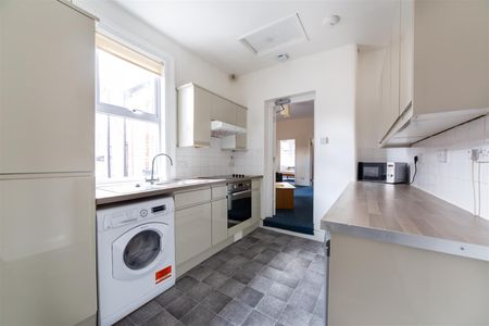 4 bed flat to rent in Buston Terrace, Jesmond, NE2 - Photo 3