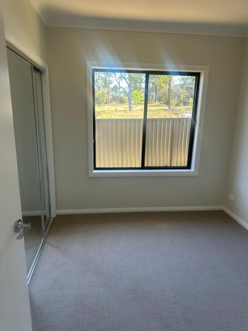 Modern Single Level Living in the Heart of Box Hill for Lease - Photo 2
