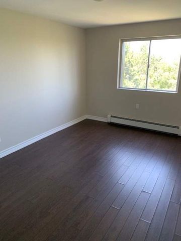 apartments at 349 Queenston Street - Photo 4