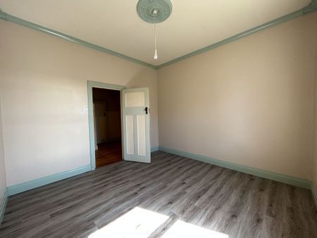 SECURE THREE BEDROOM HOME - Photo 5