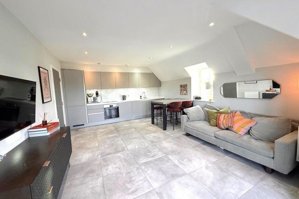 Bushey Hall Road, BUSHEY - Photo 1