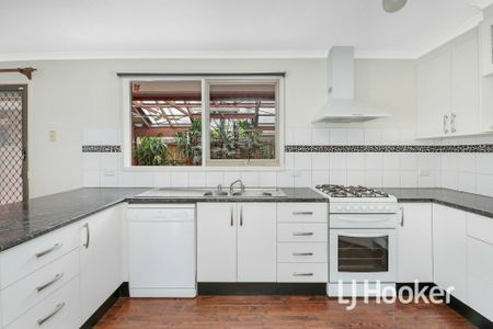 FAMILY HOME IN QUIET COURT LOCATION!! - Photo 5