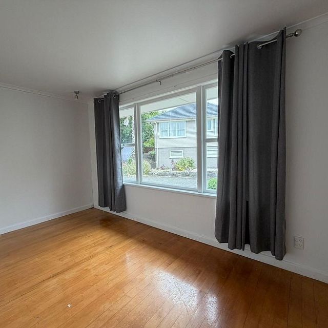 Charming Mt Eden 3BR Home w/ Parking - Photo 1