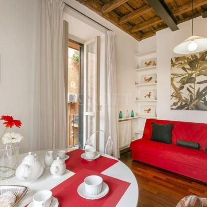 A Charming Penthouse with a Balcony in the Heart of Rome. In Residence with consierge, A/C , WIFI.Rif. #1946 - Photo 5