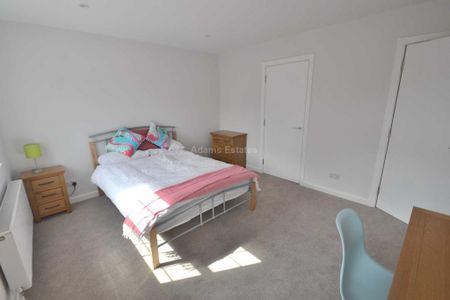 5 bedroom terraced house to rent - Photo 4