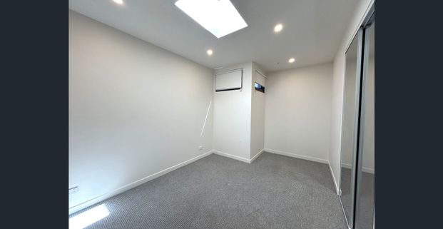 Modern Apartment, Perfect Location! - Photo 1