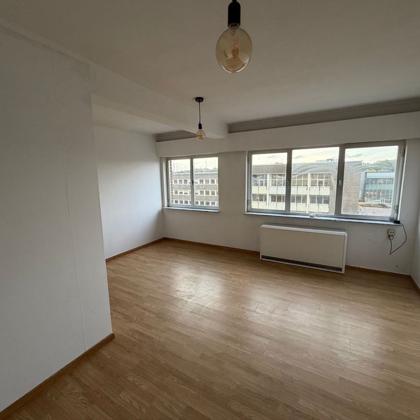 Genk, Dieplaan 53 bus 28 - Gezellig appartement met 1 slaapkamer ( 43 m2) en kelderberging in het hart van Genk. - Photo 1