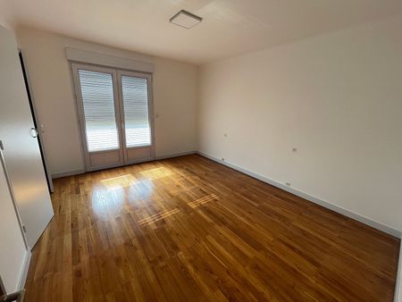 A LOUER Maison de 220m² - 6 chambres - Photo 2