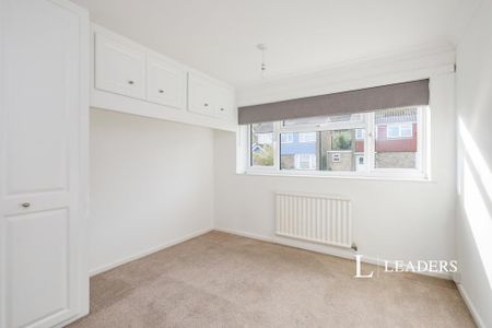 3 bedroom semi-detached house to rent - Photo 4