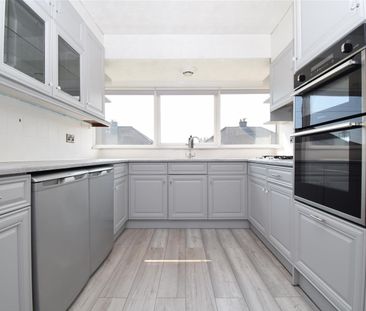 Lindale Mount, Wakefield - Photo 1