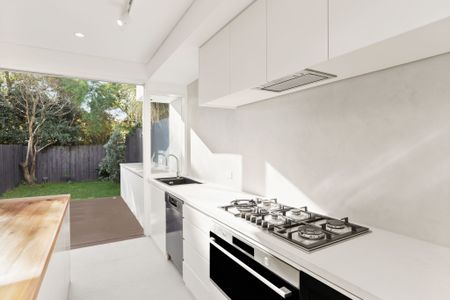 Luxury Home In City Fringe Locale - Photo 4