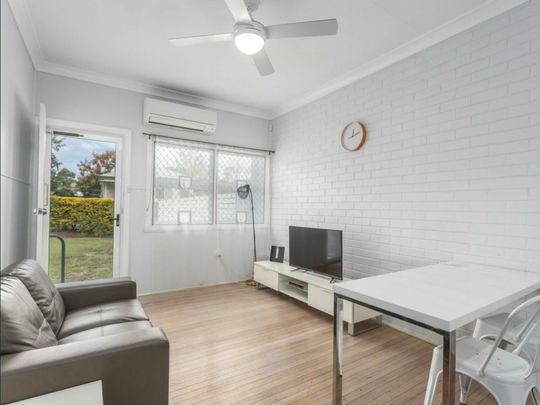 Tidy 2 Bedroom Unit - Photo 1