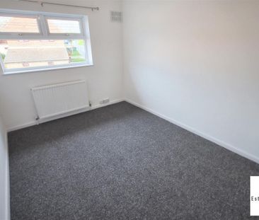 3 Bedroom House - Mid Terrace To Let - Photo 4