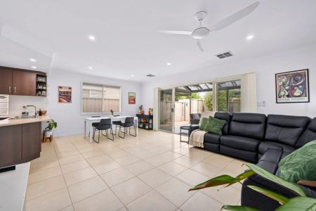 Spacious, Modern Elegance, and Perfectly Located Coastal Gem 3 Beds | 2 Baths | 1 Garage | - Photo 5