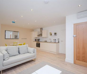 2 bedroom flat to rent - Photo 2