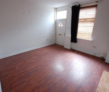 2 bedroom end of terrace house to rent - Photo 1