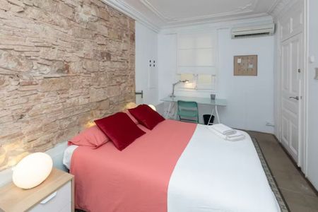 Carrer de la Portaferrissa, Barcelona, Catalonia 08002 - Foto 3