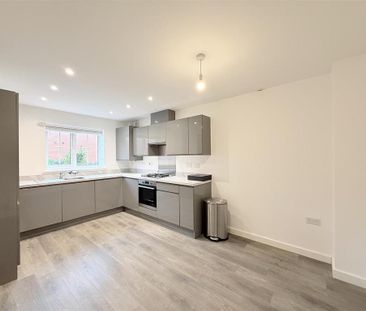 3 bedroom semi-detached house to rent - Photo 4