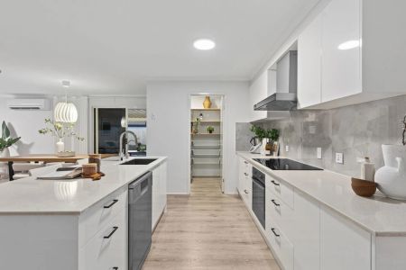 A stylish newly renovated home in one of Wishart's most sought-after pockets, perfectly positioned for families in Mansfield State School Catchment. - Photo 5
