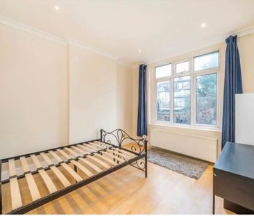 2 Bed Flat, Hurstwood Road, NW11 - Photo 4