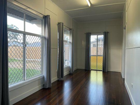 Spacious 3-Bedroom Home with sunroom, Close to School - Photo 1