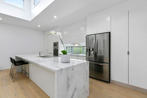 Fully Furnished Dream Rental Home in the Heart of Sunshine Beach | $1,500 Per Week - Photo 1