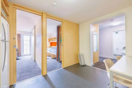 3 Bedroom Apartment Large - Photo 5