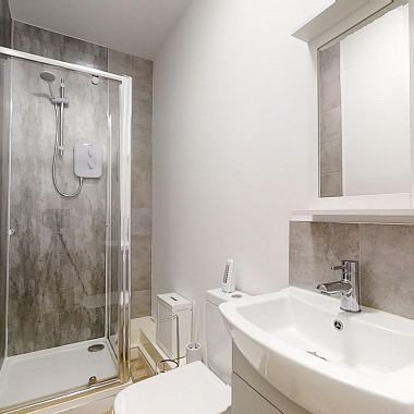 Charming 5-Bedroom, 2-Bathroom Property Near Hallam University with Renovated Living Room - Photo 1