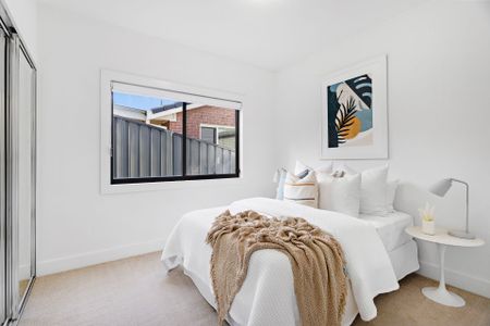 Spacious 4 Bedroom Townhouse - Photo 4