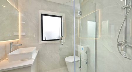 Family home in Panmure - Photo 2