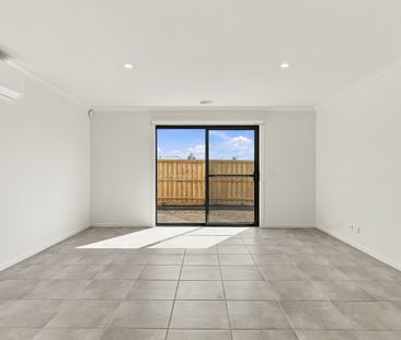 NEW BUILD HOME FOR RENT IN THORNHILL PARK - Photo 1