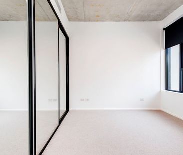 Designer Urban Living - 6 month lease ONLY - Photo 4
