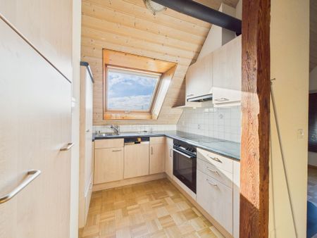 Modernes Wohnerlebnis in ruhiger und sonniger Umgebung - 2.5-Zimmer Dachwohnung in Subingen - Photo 2